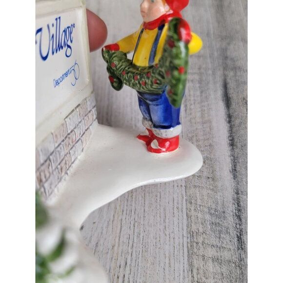 Dept 56 51349 AS IS Kids Decorating The Village Sign xmas - Picture 4 of 11